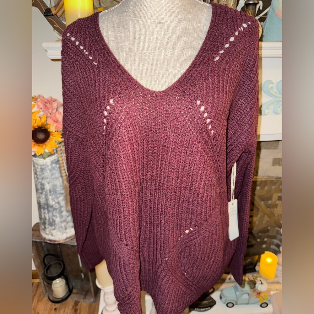 Iris basic oversized sweater with criss cross back. Deep purple Size M.